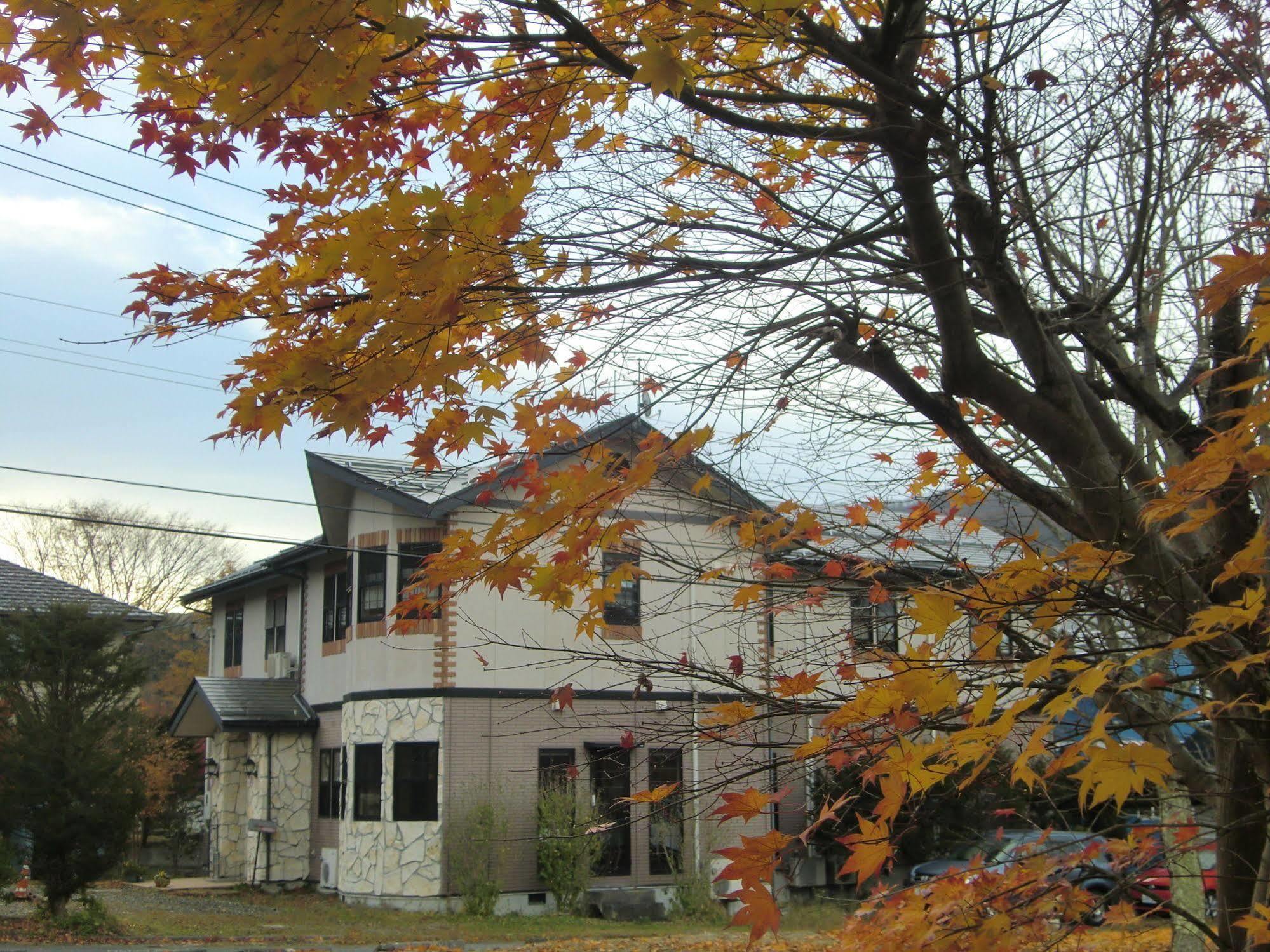 ペンションカパルア軽井沢 Hotel Karuizawa Bagian luar foto
