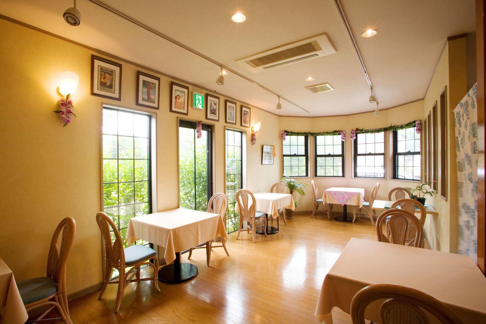 ペンションカパルア軽井沢 Hotel Karuizawa Bagian luar foto